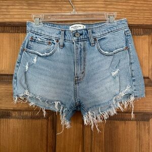 Abercrombie & Fitch Mid Rise Mom Short. Size 26